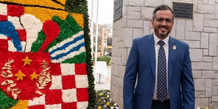 Por notable abandono de deberes, quieren sacar al alcalde de San Bernardo, Christopher White.