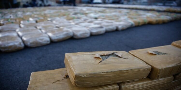 La Contraloría identificó serias irregularidades en la gestión y destrucción de drogas en los servicios de salud: se registraron discrepancias en el peso.