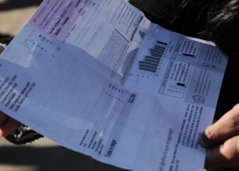 Empresa admite un sobrecobro de 100 millones de dólares en tarifas eléctricas en Chile.