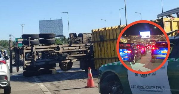 Desorden en el aeropuerto de Santiago por accidente de tránsito: pasajeros tuvieron que caminar hasta el terminal.