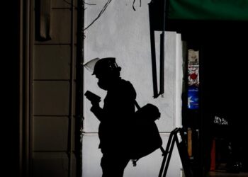 El empleo presenta una ligera mejora en medio de la incertidumbre económica en Chile.