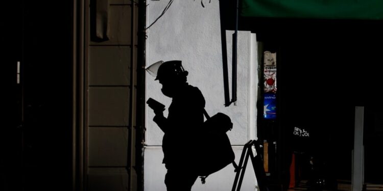 El empleo presenta una ligera mejora en medio de la incertidumbre económica en Chile.