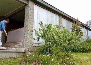 De sala de ventas a punto delictivo: residentes de Viña del Mar expresan temor y angustia por edificio abandonado en Agua Santa.