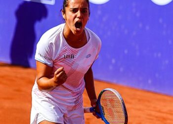 Antonia Vergara avanza a semifinales del W50 en Ibagué y sigue sumando victorias.