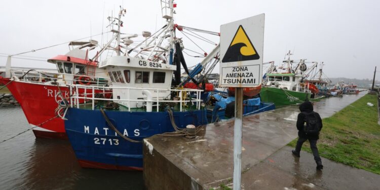 Abogado de pescadores del Biobío denuncia la «piratería organizada» por el aumento de robos marítimos en Coronel.