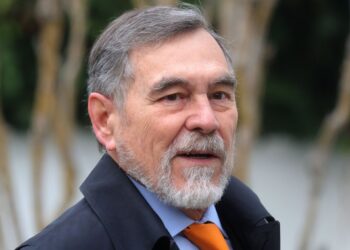 El asesor económico de Jara considera «bastante razonable» la propuesta para regularizar a migrantes sin antecedentes penales.