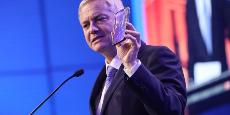 Kast contestó a los comentarios del Presidente Boric: «Recortaremos US$ 6.000 millones en gasto político sin perjudicar los beneficios sociales».