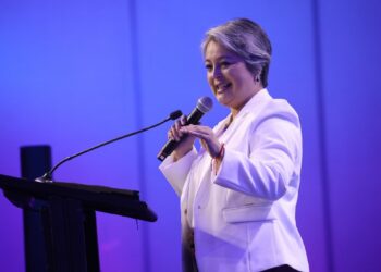 «Fuerte, en equipo y con visión a futuro»: Comando de Jara asegura que presentará el programa final de gobierno el lunes.