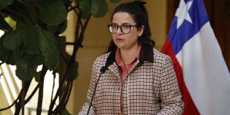Ministra Orellana defiende al SernamEG frente a acusaciones de negligencia en la libertad condicional del agresor de Nabila Rifo: «Eso no es cierto».
