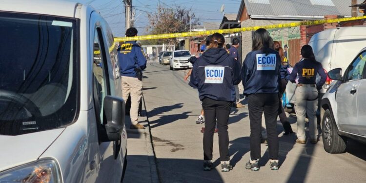 Dicen que dos hermanos quedarán en prisión preventiva por el homicidio de un joven en plena vía pública en Lo Espejo.