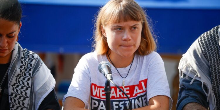 Greta Thunberg responde de manera irónica a los «elogios» de Donald Trump y le agradece su interés por su salud mental.