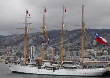 Después de seis meses en el mar, el Buque Escuela “Esmeralda” llegó este viernes al Molo de Abrigo de Valparaíso.