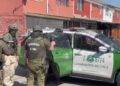 Operativo antidrogas en Maipú: 16 viviendas registradas, 15 arrestos yincautación de droga y armamento.