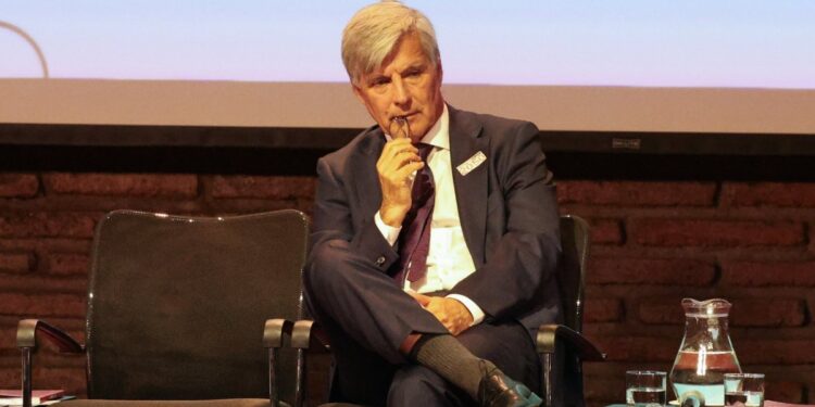 Mayne-Nicholls sugiere que frenar a migrantes irregulares que llegan por motivos laborales sería un «abuso de poder».