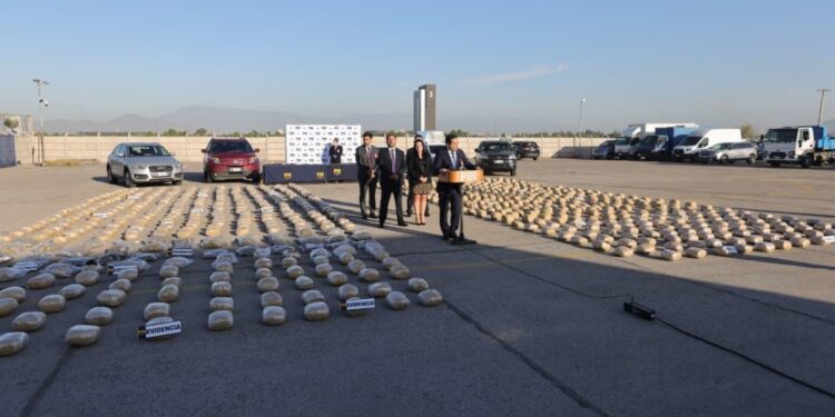 Detenidos en un operativo que resultó en la incautación de 800 kilos de droga permanecerán en prisión preventiva.