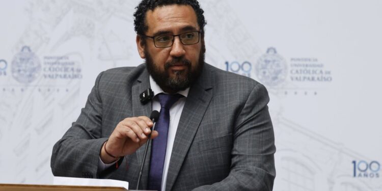 El Ministro Cataldo respalda el Simce 2025 y afirma que los datos de implementación han superado los de años anteriores.