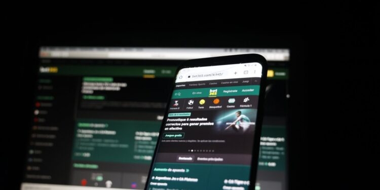 Un estudio muestra que uno de cada cuatro jóvenes chilenos realizó apuestas en línea en el último año.