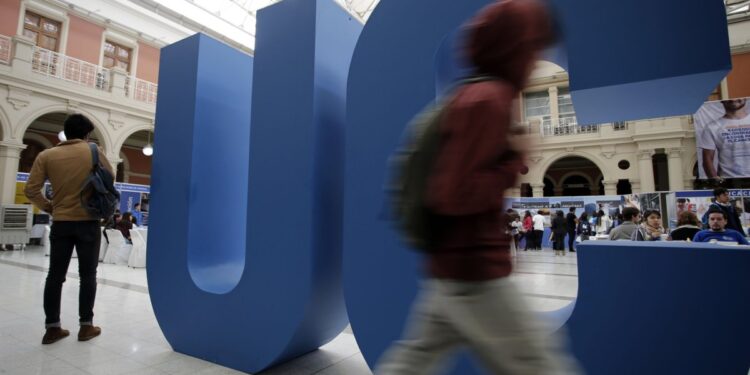 Por primera vez, dos listas de izquierda competirán por la FEUC, mientras que la derecha ha quedado excluida del balotaje.