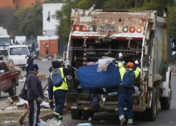 El Senado aprobó el proyecto de ley que reconoce la labor de los recolectores de basura domiciliaria.
