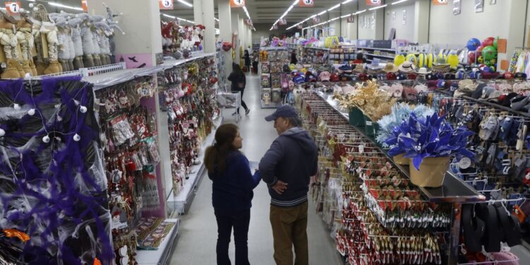 Informe de la Cámara de Comercio revela que el 41% de los centros comerciales chinos comercializa productos falsificados.