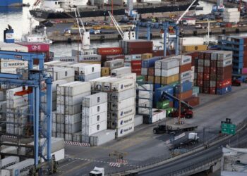 Alertan que las exportaciones en puertos podrían verse impactadas por la huelga del SAG.