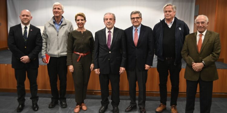 El Consejo del CPI participó en una conversación sobre los retos de infraestructura regional en Puerto Montt.