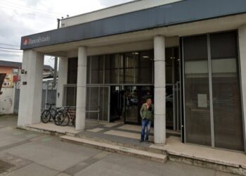 No era Batman ni un intruso: el inusual visitante que desencadenó las alarmas de un banco en Cabrero.