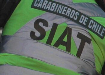 Conductor fallece tras colisión a gran velocidad contra un árbol y una mediagua en San Nicolás.