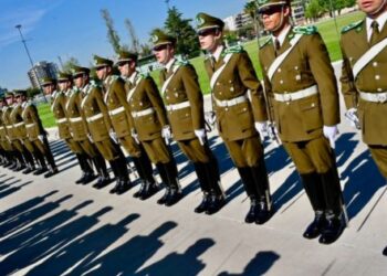 Carabineros lanza llamado a postulación para personal civil en la Región Metropolitana.