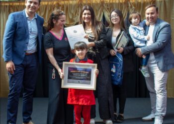 Niña de Peñaflor se gana un viaje al Centro Espacial en Inglaterra.