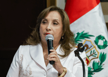 Congreso peruano saca a Dina Boluarte en medio de estallido de violencia.