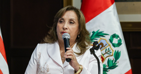 Congreso peruano saca a Dina Boluarte en medio de estallido de violencia.