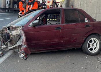 Impactante accidente en la Ruta 5 Sur deja a tres jóvenes heridos en Talca, uno de ellos con heridas de gravedad.
