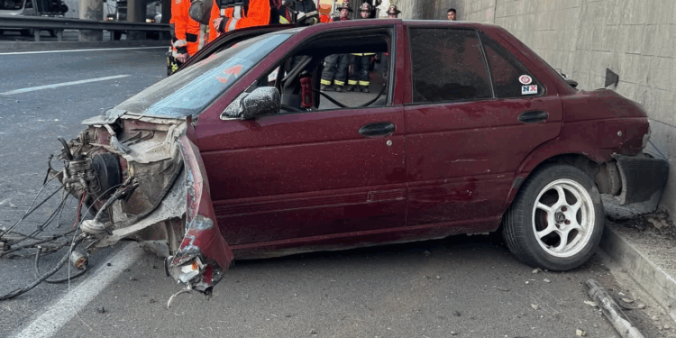 Impactante accidente en la Ruta 5 Sur deja a tres jóvenes heridos en Talca, uno de ellos con heridas de gravedad.
