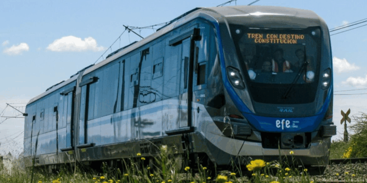 Modernización ferroviaria: nuevos trenes comienzan pruebas dinámicas en el Ramal Talca-Constitución.