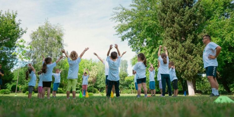 Estudio de la U. de Chile muestra que niños y adolescentes tienen poca condición física.