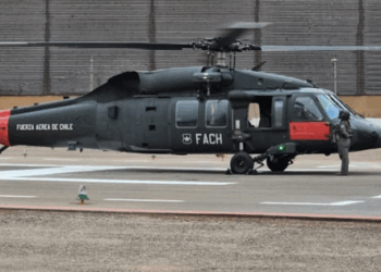 FACh informa que se perdió el contacto con un helicóptero que llevaba a cuatro tripulantes.