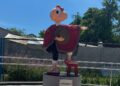 Condorito festeja la apertura del Paseo de la Fama.