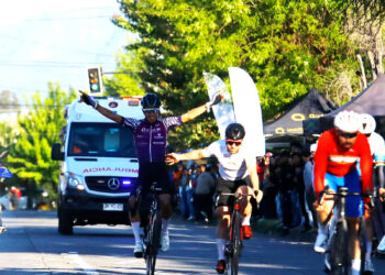 Cristóbal Ramírez Encabeza el Pódium de Curicó en la Clásica de Ciclismo.