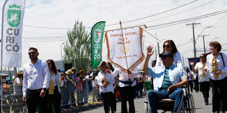 Santa Fe de Curicó celebró con alegría su tradicional desfile cívico.