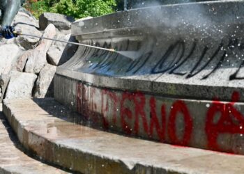 Gobernador interpone querella contra quienes vandalizaron la Fuente Alemana.