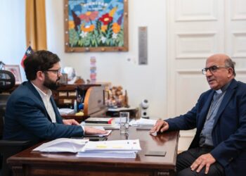 Boric y Chomali discutieron asuntos de importancia nacional y se extendieron sobre la visita del Presidente al Vaticano en La Moneda.