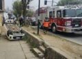 Automóvil acaba volcado sobre la vereda en la calle Quillota de Viña del Mar.