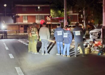 Hombre en estado crítico tras ser baleado junto a una mujer en un auto en La Pintana: se hallaron aproximadamente 50 vainillas.