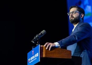 Presidente Boric invita a «colaborar» frente a la guerra comercial.