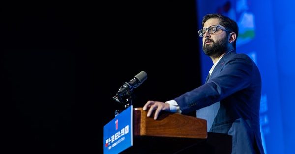 Presidente Boric invita a «colaborar» frente a la guerra comercial.