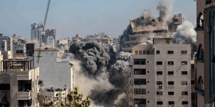 Gaza enfrenta una devastación considerable en su primer día de alto el fuego con Israel.