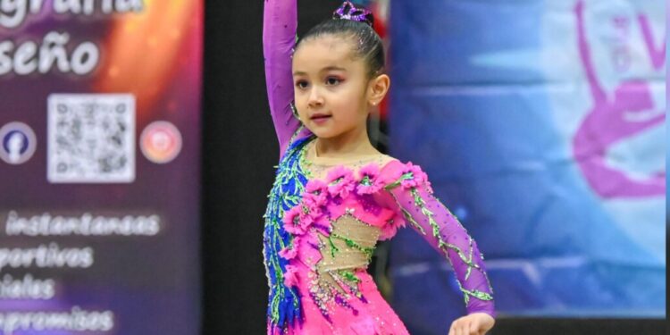 Maite Moreno, la joven gimnasta angelina que aspira a ser la embajadora de la Rítmica Nacional.