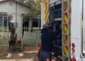 Incendio en el sector sur de Los Ángeles afecta una vivienda: se brinda ayuda a adultos mayores.