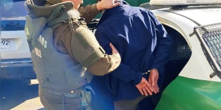 Detienen en pleno centro de Los Ángeles a un reconocido microtraficante mientras vendía droga.